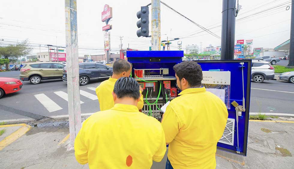 Obra civil de semáforos inteligentes lleva un 80% de avance 