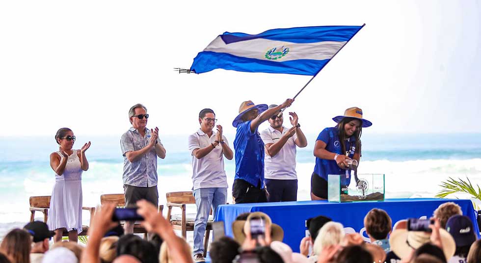 Inauguran el torneo ISA World Longboard Surfing Championship en El Sunzal   