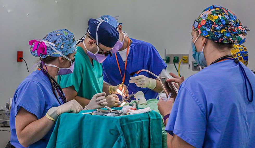Gobierno ejecuta jornada de cirugías oftalmológicas en el Hospital Rosales