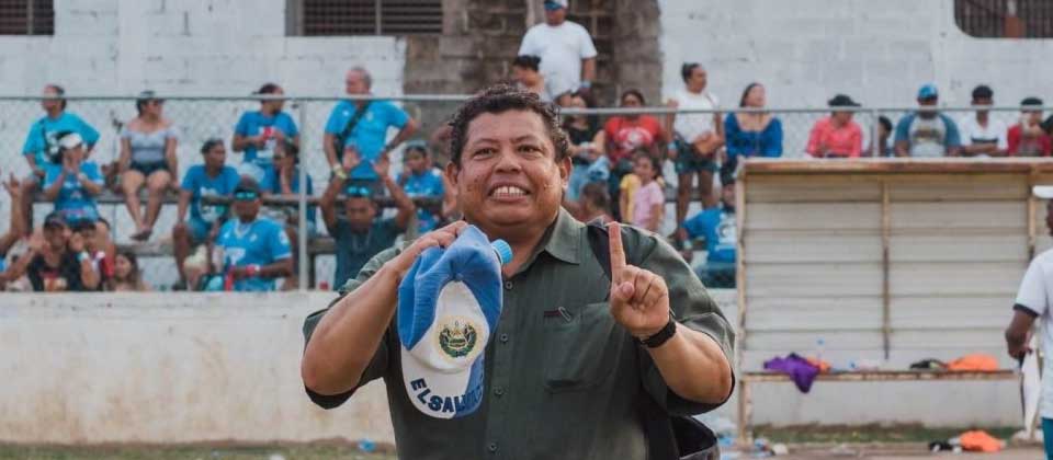 Entrenador salvadoreño logra ser campeón en la Primera División de Belice