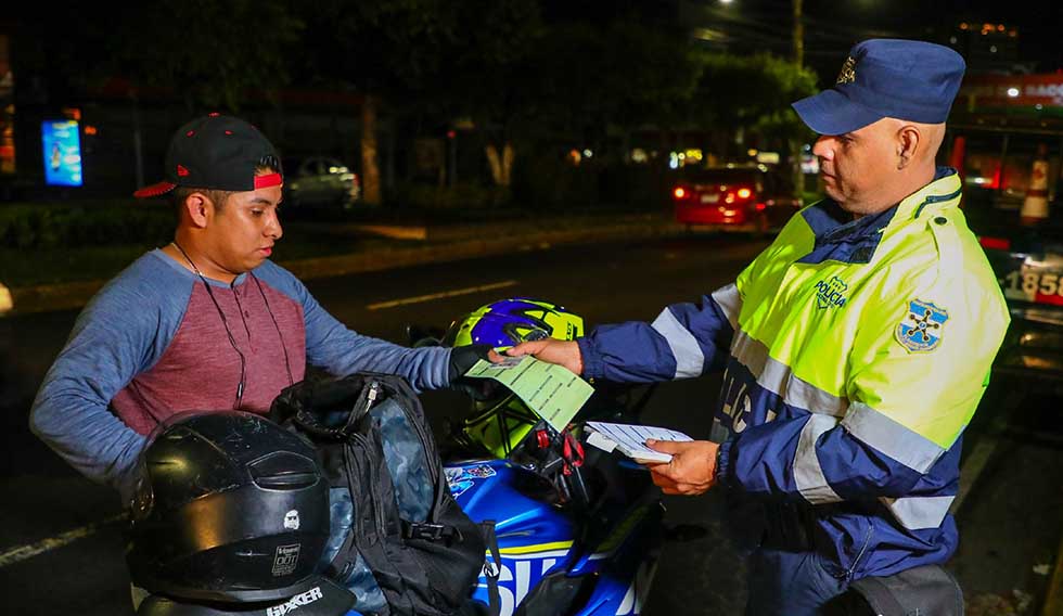 Gobierno pide a la población denunciar a los infractores de la ley de tránsito  