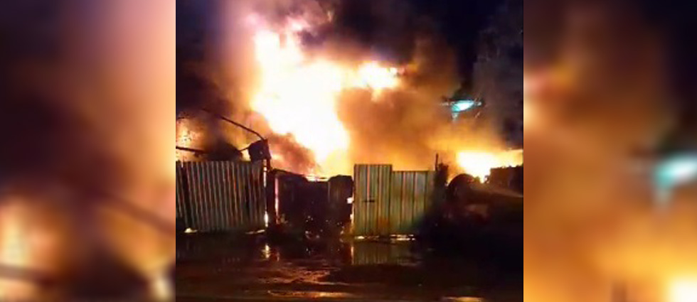 Voraz incendio consume taller y vivienda en San Marcos