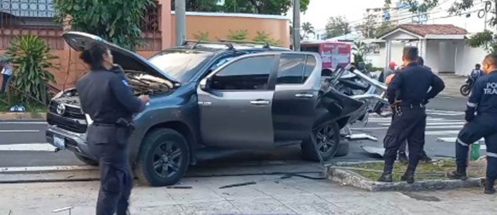 Varios lesionados tras explosión de cilindros de oxígeno en San Salvador