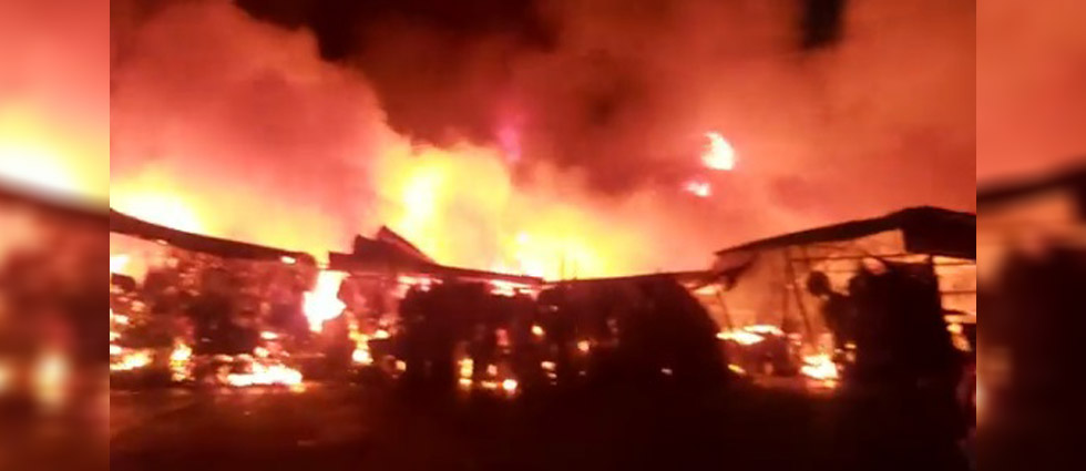 Reportan incendio de grandes proporciones en mercado central de Acapulco