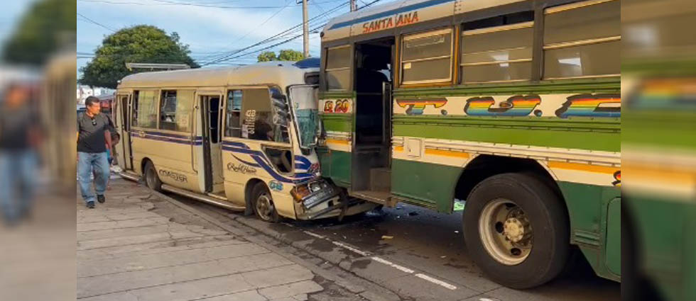 Al menos cuatro lesionados tras choque en Santa Tecla