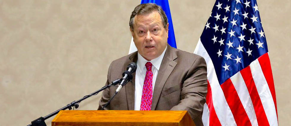 Embajador de Estados Unidos afirma que la inversión extranjera en El Salvador se mantiene firme de cara a las próximas elecciones