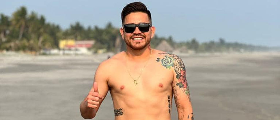 Fito Zelaya luce su excelente estado físico en la playa mientras La Selecta disputa la Copa Oro