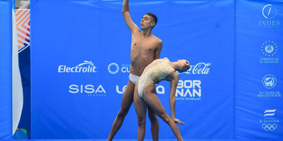 VIDEO: Pareja mexicana se cuelgan el oro en dueto mixto libre al son de “La Llorona”