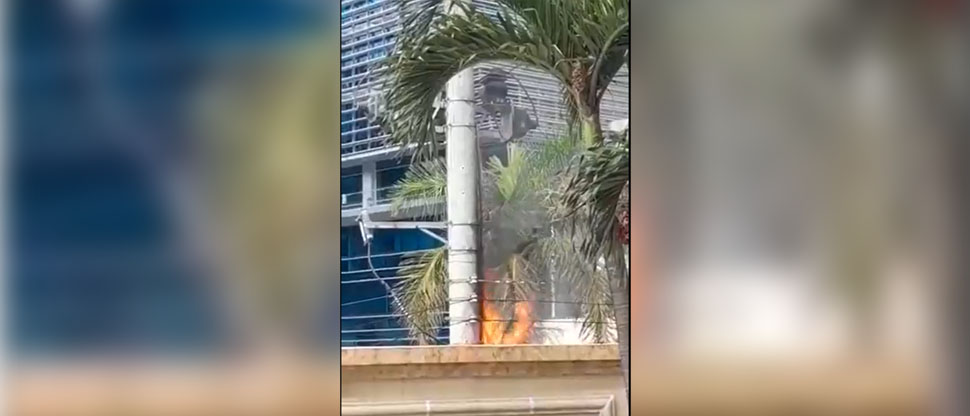 Corto circuito provoca incendio en tendido eléctrico en la Zona Rosa