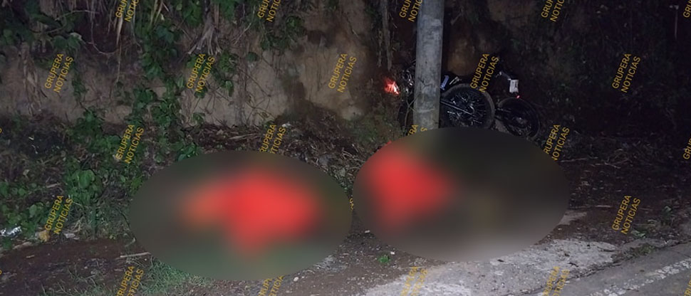 Jovencito borracho invita a adolescente a “dar vueltas” en moto y fallecen chocando con poste
