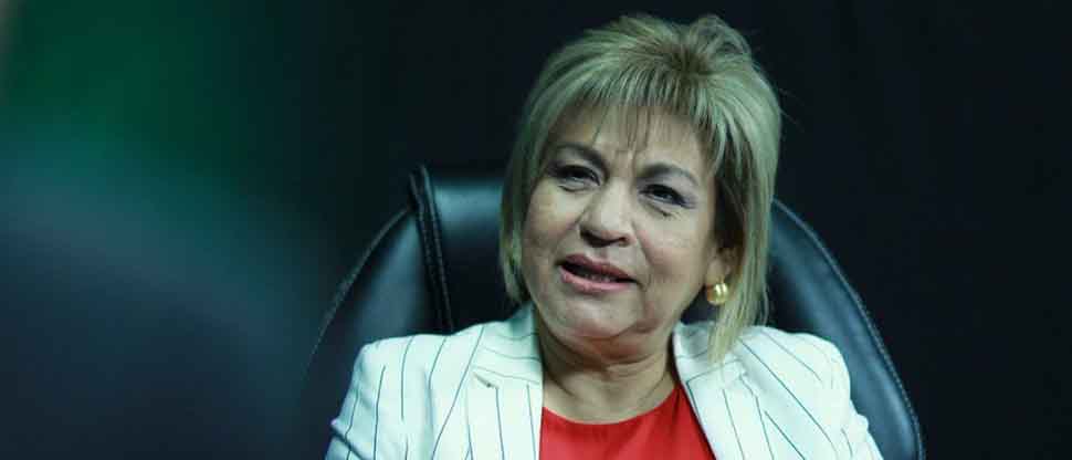 UCA despide a economista por «solo por pasar» en la televisión y no dar clases