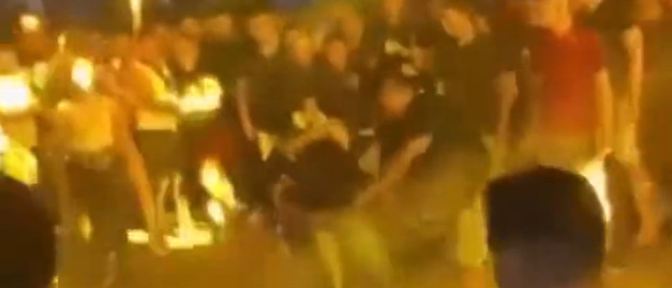 Intolerancia: jovencita golpea a muchacho durante baile de gala en Chalatenango 