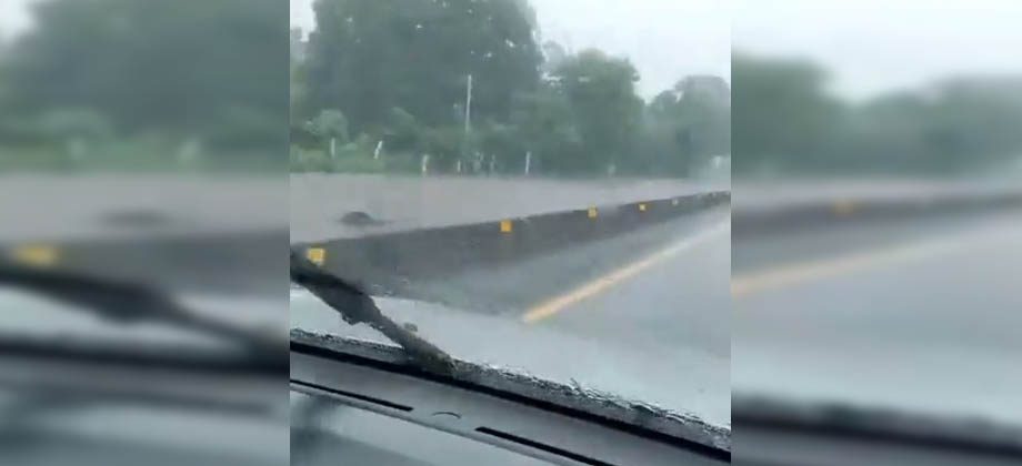 Autoridades restringen preventivamente circulación en carretera a Sonsonate por desborde de río