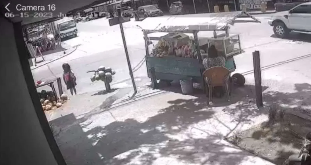 Cámara de seguridad capta momento en que una menor de edad es atropellada en Honduras