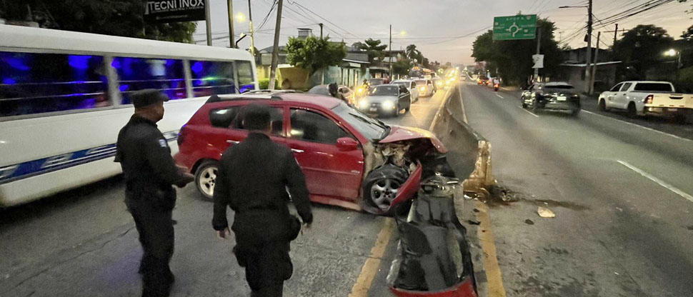 Conductor se da a la fuga tras ocasionar aparatoso accidente en carretera Troncal del Norte
