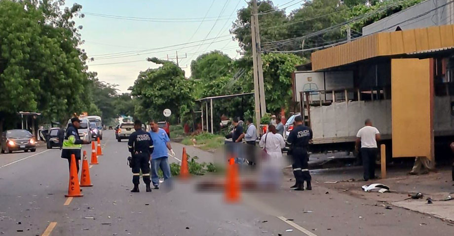 Un fallecido y dos heridos tras fuerte accidente en Usulután