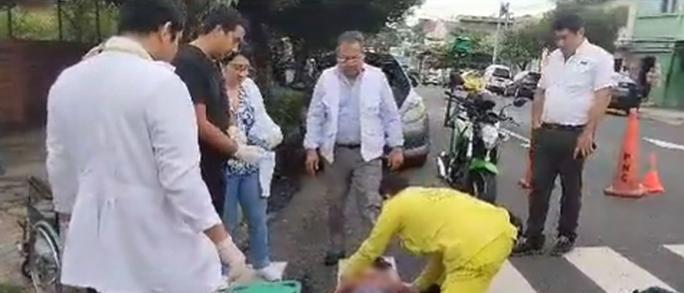 Conductor atropella a mujer que intentaba cruzar la calle en el centro ...