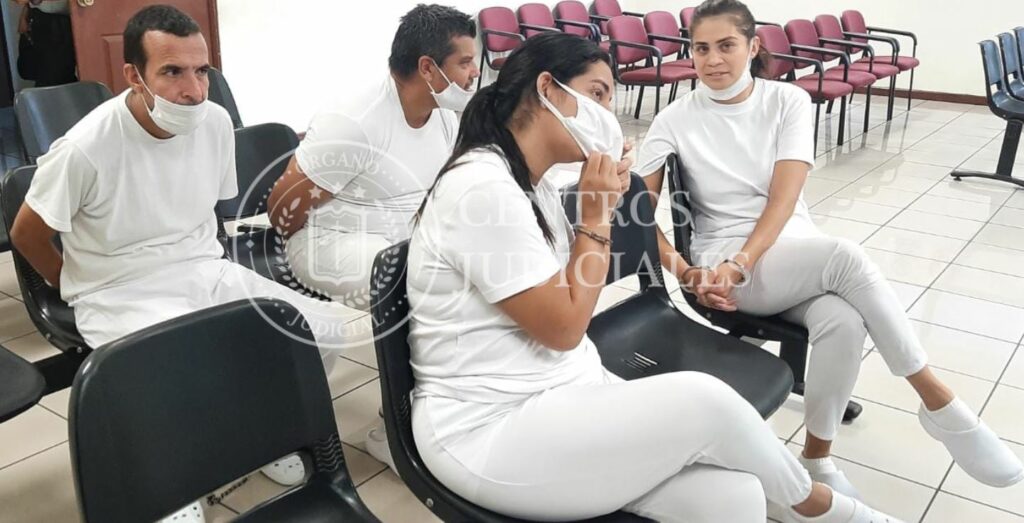 Condenan a hombres y mujeres capturados por tráfico y tenencia de droga en San Salvador