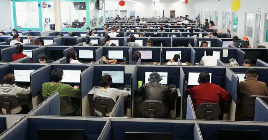Empleada de Call Center muere en plena jornada y sus compañeros fueron obligados a trabajar a la par del cuerpo