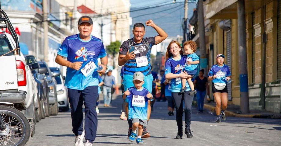 Grandes y chicos se dan cita a la carrera “Kilómetros en el Centro Histórico”