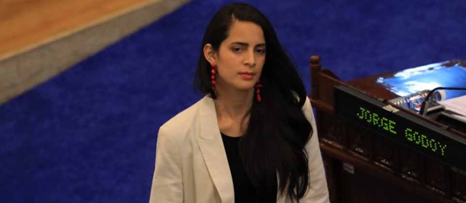 Claudia Ortiz se molesta porque la quieren colocar como candidata a vicepresidenta