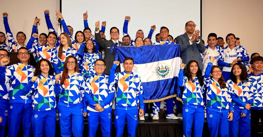Entregan Pabellón Nacional a delegación que representará al país en los Juegos San Salvador 2023