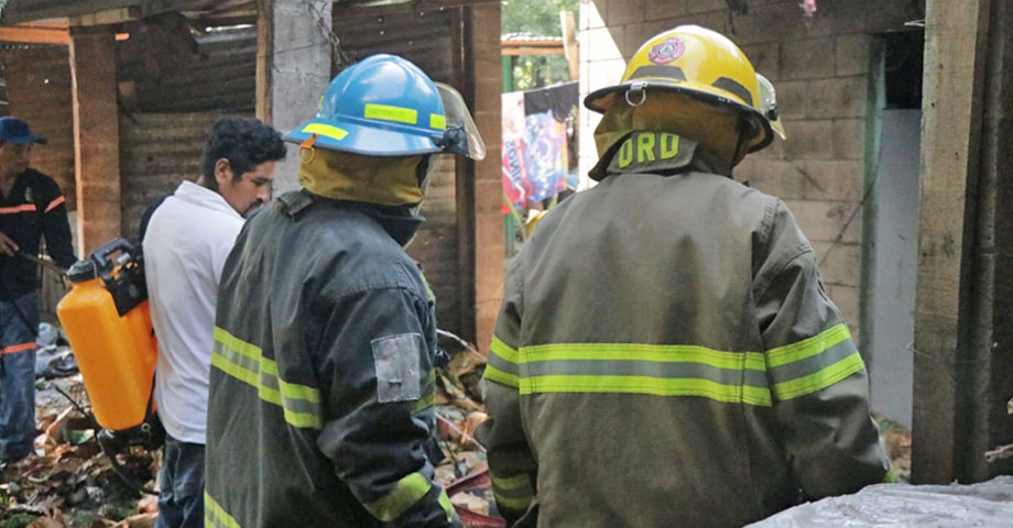 Explosión en cohetería clandestina pudo deberse a mala manipulación de la pólvora, dice Bomberos
