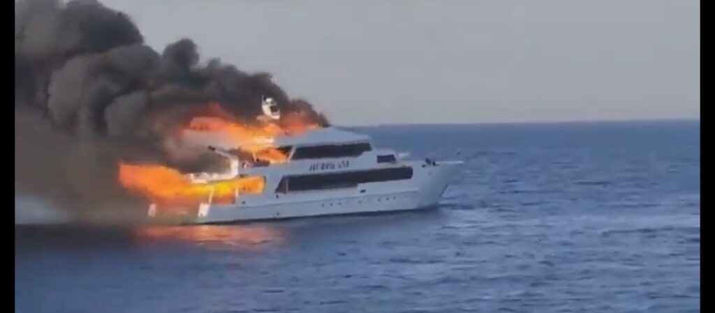 Turistas británicos desaparecen tras el incendio de un barco en Egipto
