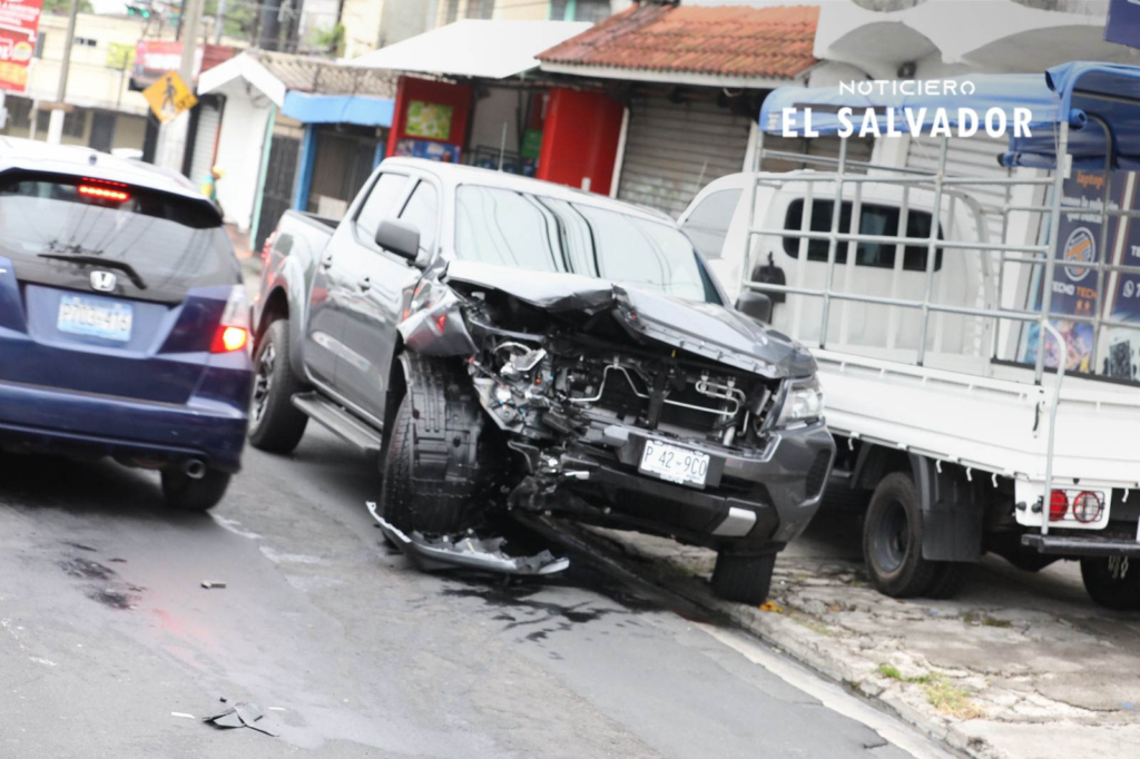 Conductor que circulaba en sentido contrario y ebrio provoca fuerte ...
