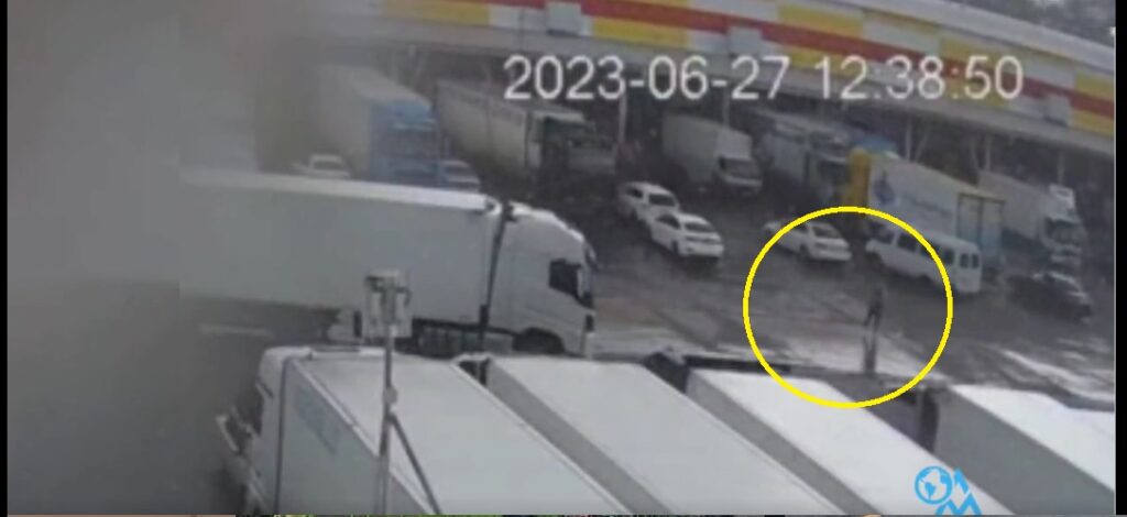 Hombre pierde la vida tras ser impactado por un rayo mientras trataba de huir de la lluvia | VIDEO
