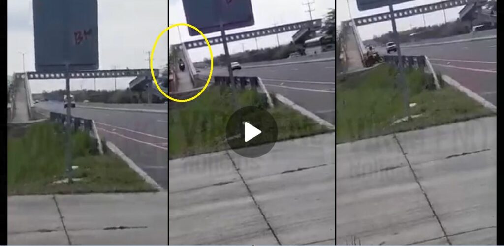 Biker sube a una pasarela peatonal y la ocupa como retorno en carretera Litoral