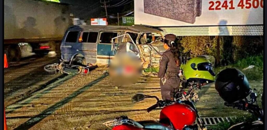 Embarazada pierde la vida al estrellarse contra un microbús en Santa Rosa de Lima