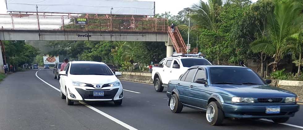 Reportan persona atropellada a escasos metros de una pasarela