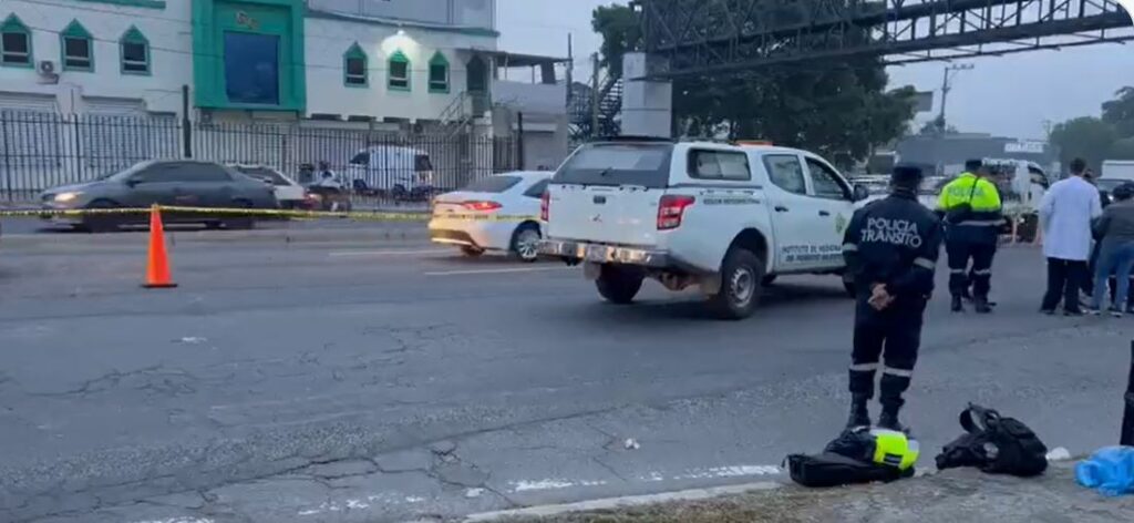 Identifican a hombre atropellado bajo una pasarela en bulevar de Los Próceres