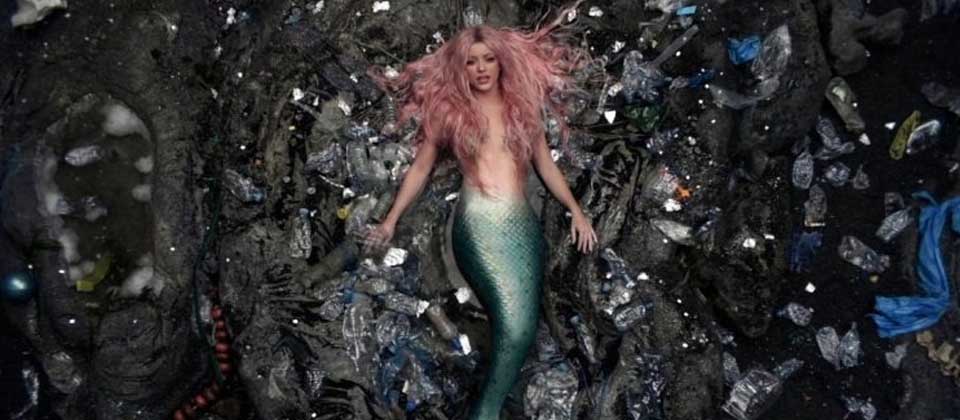 Shakira estrena su nueva canción «Copa vacía»