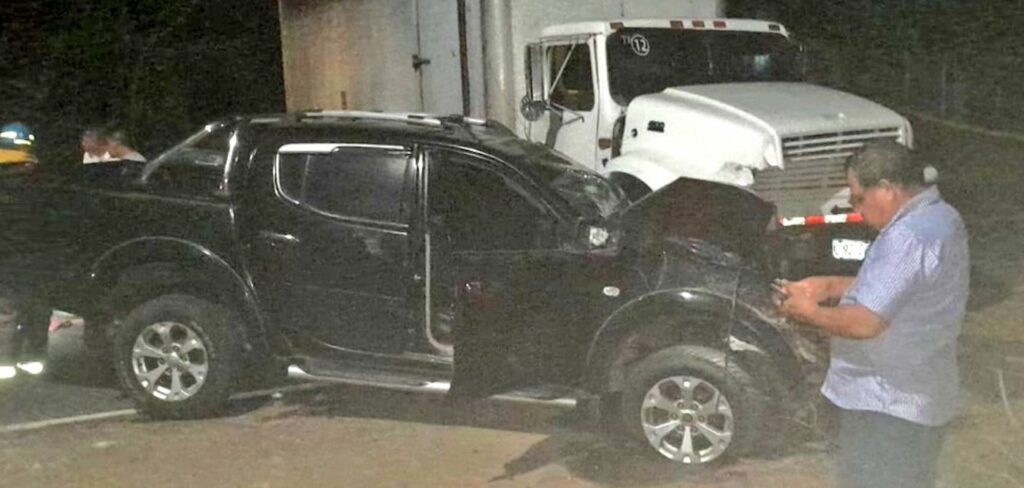 Fuerte accidente acaba con la vida de una mujer en carretera que conecta Zacatecoluca y San Vicente