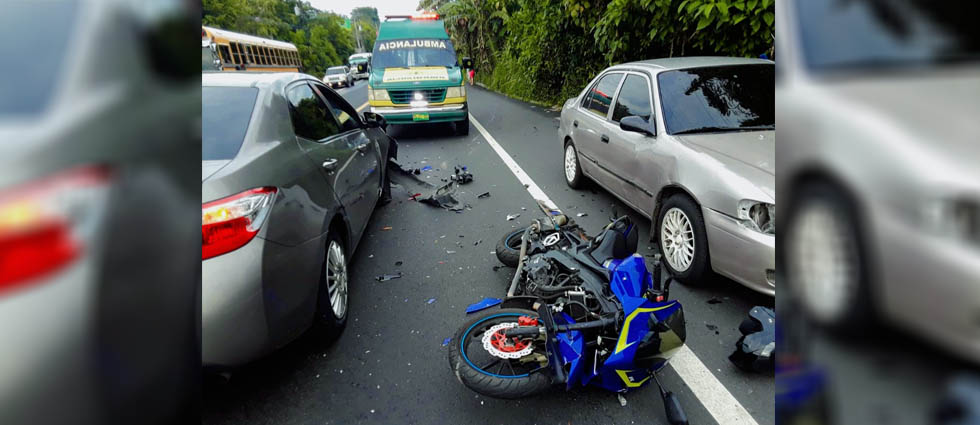Joven acaba en el hospital tras fuerte choque en la Panamericana