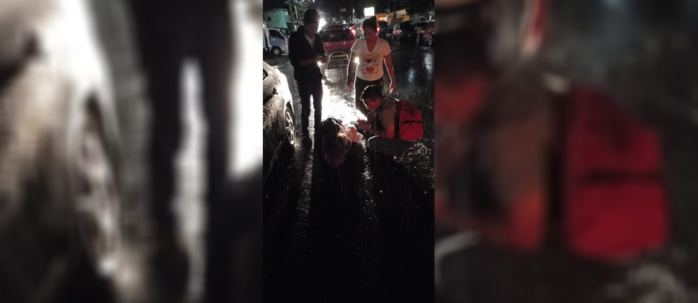 Mujer mayor cae de coaster en movimiento en Soyapango