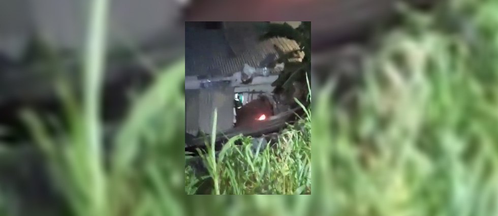 Conductora pierde el control y se precipita a una vivienda en la colonia Modelo