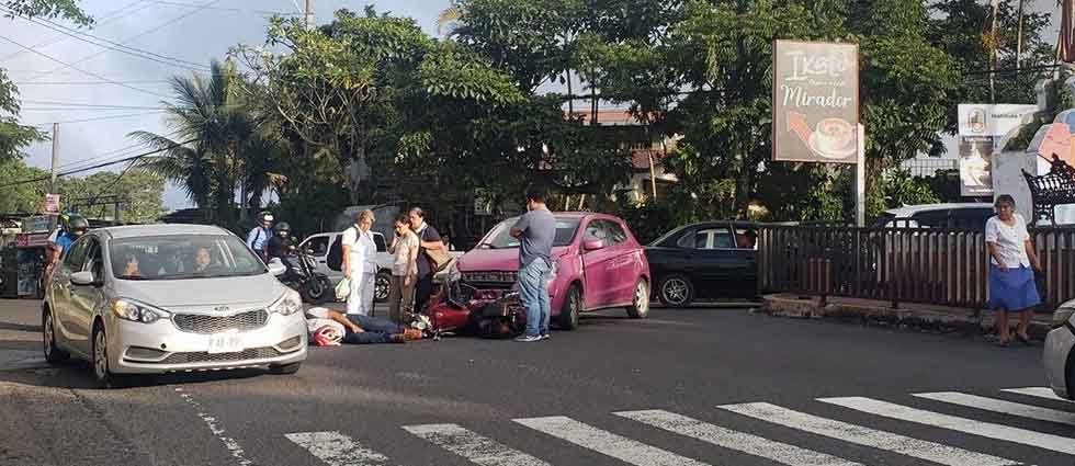 Un lesionado tras fuerte accidente de tránsito en San Salvador