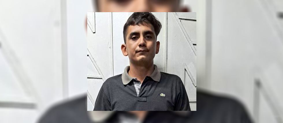 Arrestan a sujeto que fue captado por las cámaras de un microbús hurtando pertenencias a pasajeros