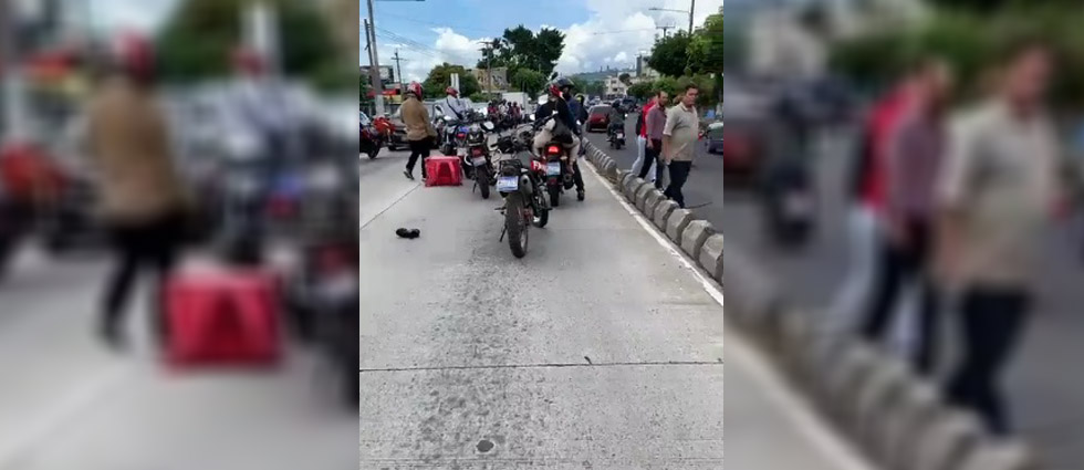 Motociclista arrolla a mujer en la Juan Pablo II