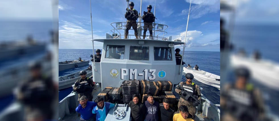 Marina salvadoreña incauta lancha que contiene cerca de una tonelada de cocaína