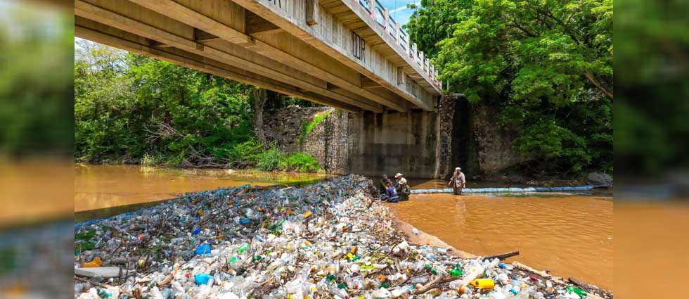 Logran retener más de 12 toneladas de residuos en riobarda en el río Pasaquina