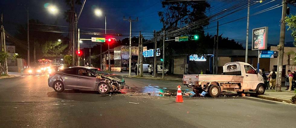 Reportan fuerte accidente de tránsito sobre la alameda Manuel Enrique Araujo