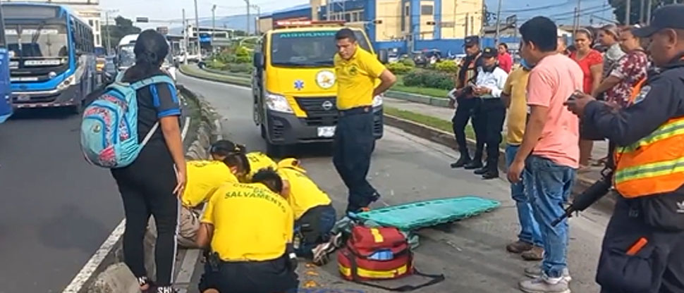 Conductor huye tras atropellar a un hombre en cercanías al Reloj de Flores, San Salvador
