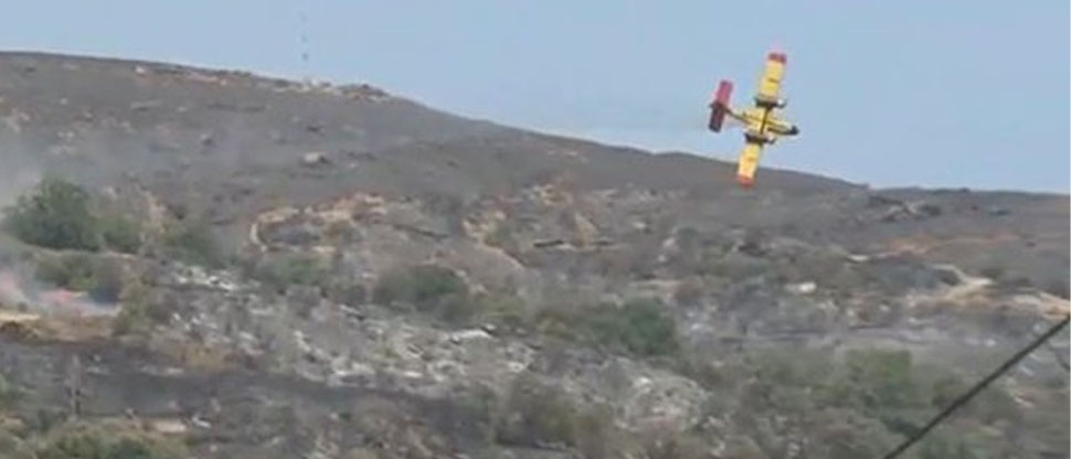 Momento dramático: Avión que combatía los mortales incendios en Grecia se estrella 
