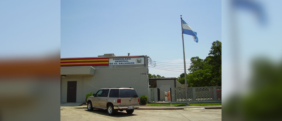 Salvadoreños en Estados Unidos podrán recibir ayuda para reinscribirse al TPS en los consulados