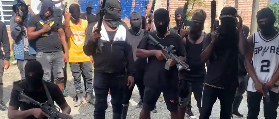 Civiles toman las armas para defender el pueblo de Buenaventura, Colombia, de la banda “Los Jaliscos”