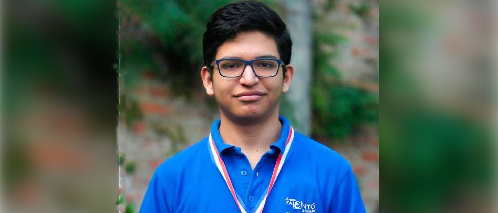 HISTÓRICO: Joven salvadoreño gana medalla de oro en Olimpiadas de Matemáticas